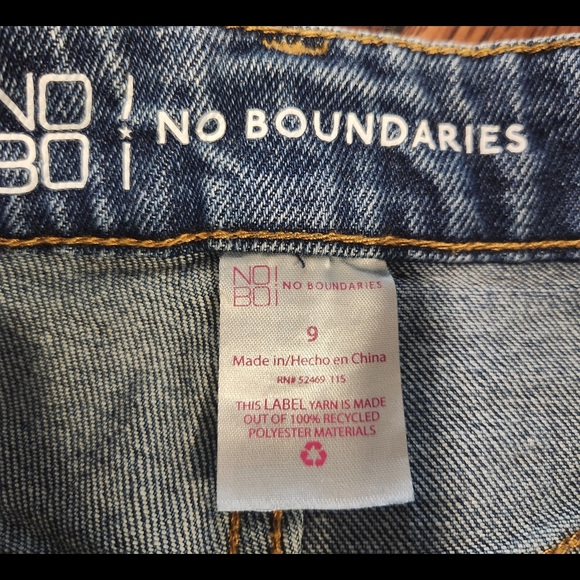 Distressed Jeans - Picture 9 of 10